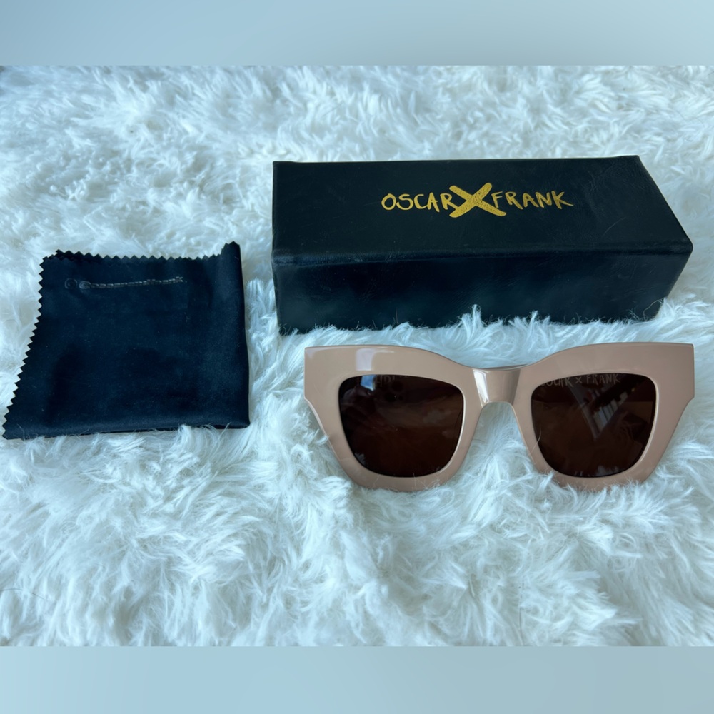 Like-new Oscar x Frank celeb-fave sunglasses